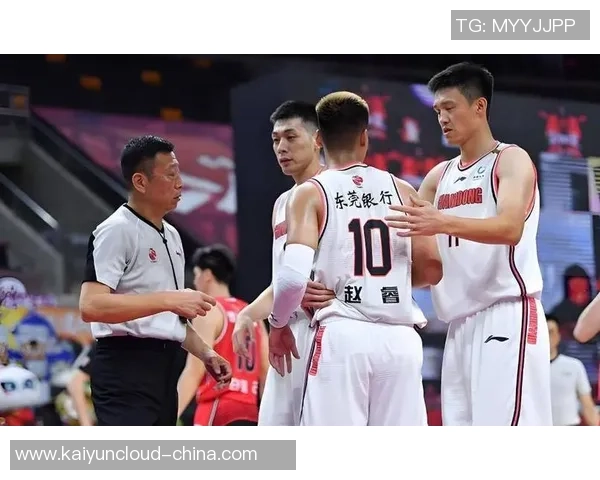 周鹏：从篮球场上的拼搏者到生活中的榜样，激励年轻一代追逐梦想的传奇之路